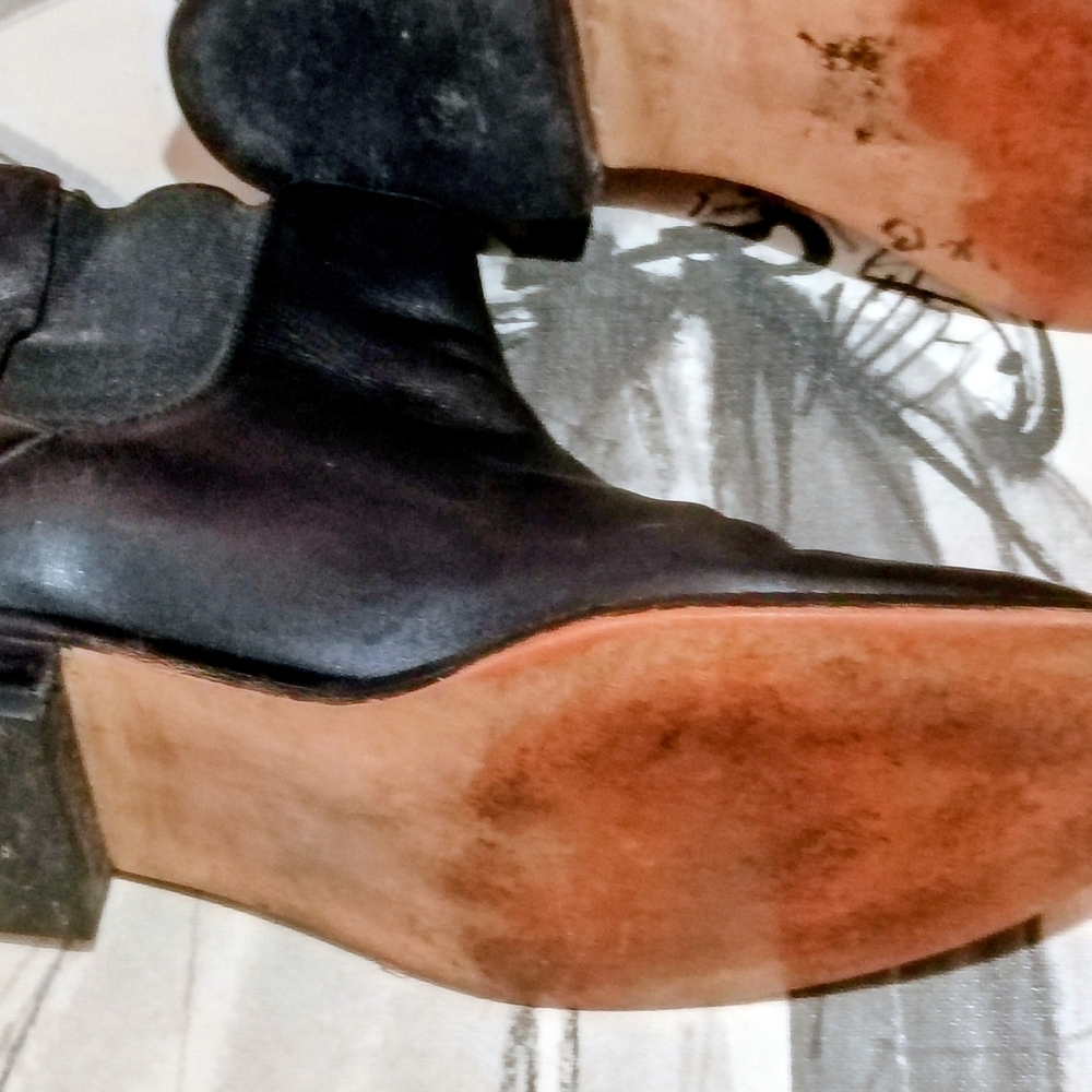 Micheal Kors Black Leather Ankle Boots - Picture 5 of 6